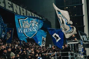 ¡Fuerza, Rodrigo! Afición de Copenhague mostró apoyo al mexicano tras lesión