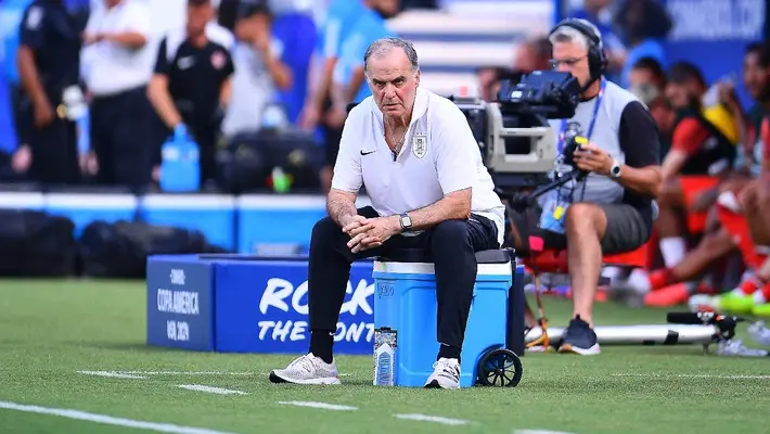 Marcelo Bielsa critica la musculatura desproporcionada en el futbol: "Es más por el espejo que por los rivales"