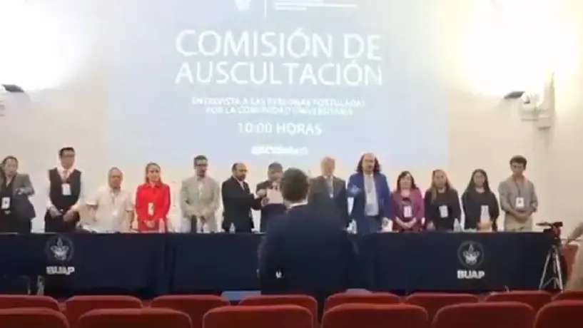 VIDEO: Se desmaya candidato a rector de la BUAP tras descubrir su fraude