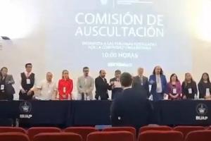 VIDEO: Se desmaya candidato a rector de la BUAP tras descubrir su fraude
