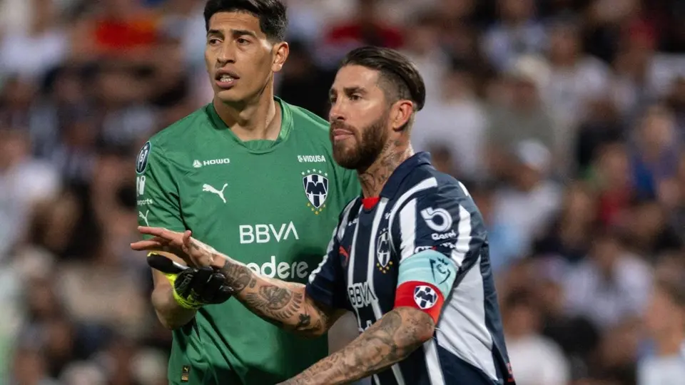 ¡Oficial! Figura de Rayados deja al equipo para irse al futbol europeo