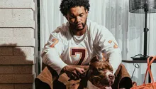 ¿Homenaje o burla? Kyler Murray causa polémica con jersey de Michael Vick