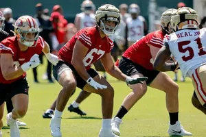 Los San Francisco 49ers colocan a Isaac Alarcón en la lista de suspendidos