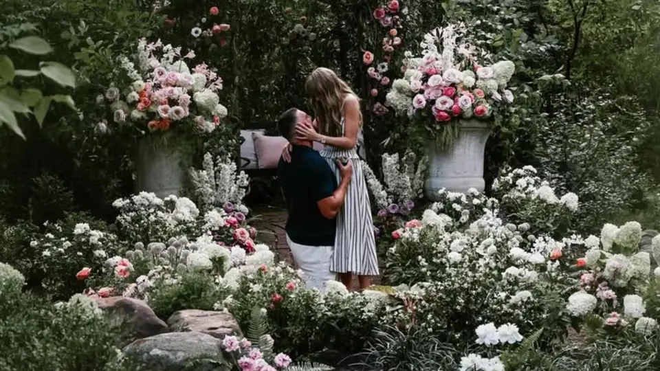 Google celebra el compromiso de Taylor Swift y Travis Kelce con un truco secreto en el buscador