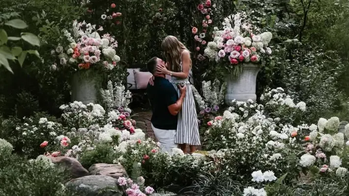 Google celebra el compromiso de Taylor Swift y Travis Kelce con un truco secreto en el buscador