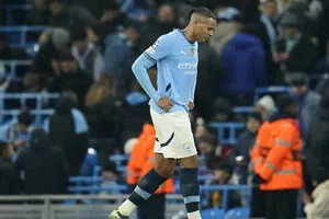 Manuel Akanji despierta interés en Milan de Santiago Giménez