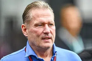 'Es un cobarde': Jos Verstappen responde a declaraciones del padre de Checo Pérez