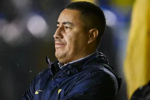 Prensa colombiana arremete en contra de Efraín Juárez: "Otra vez con sus actitudes tribuneras"