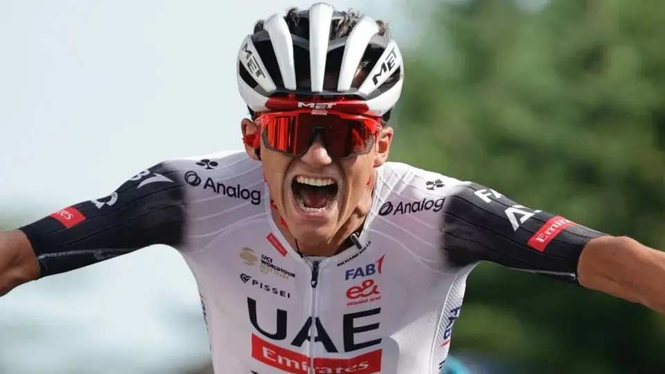 UAE Team, equipo de Isaac del Toro, rompe récord de victorias en una temporada