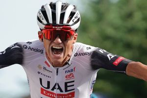 UAE Team, equipo de Isaac del Toro, rompe récord de victorias en una temporada