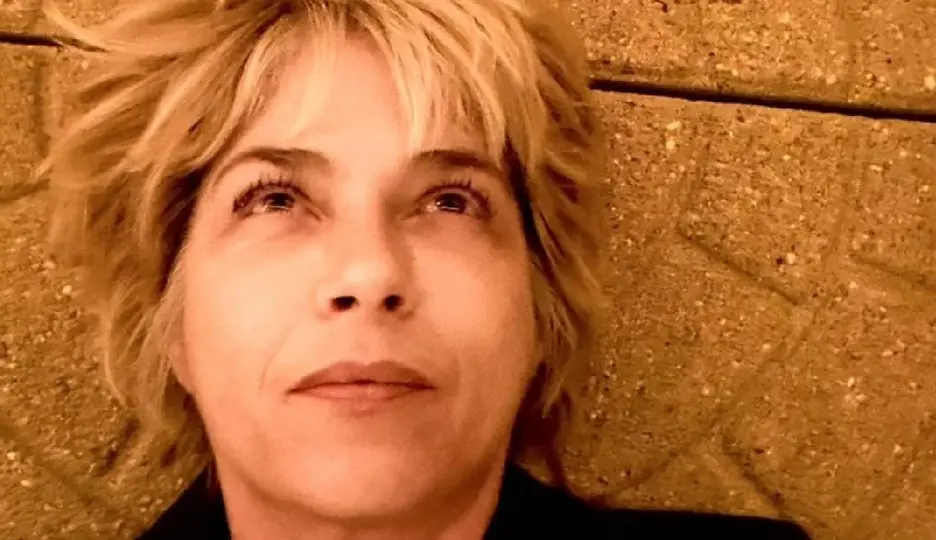 La actriz de Legalmente rubia recibió atención médica tras aterrizar en el aeropuerto JFK / @selmablair