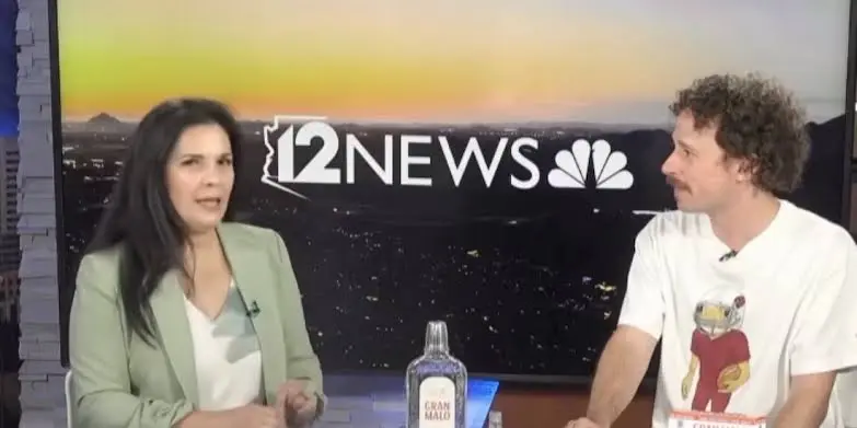 Luisito Comunica protagonizó un incómodo momento durante una entrevista para la cadena estadounidense 12 News./ Captura de pantalla