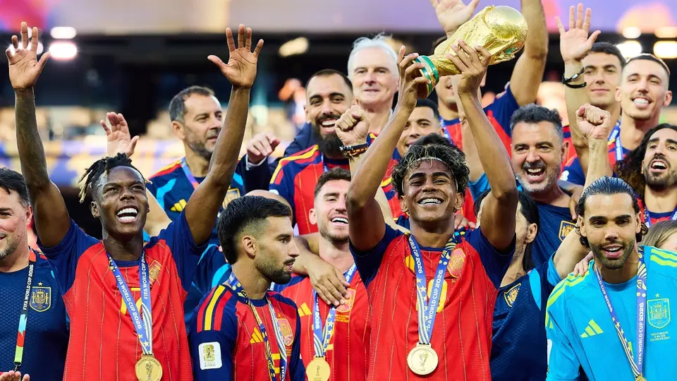 Lamine Yamal celebra el título de la Selección de España en el Mundial 2030 | MEXSPORT