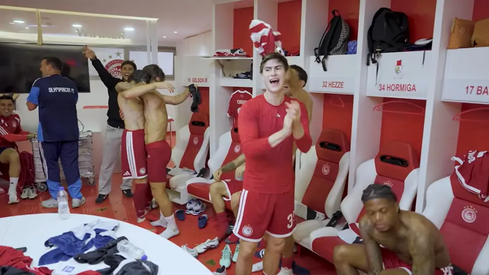'Hormiga' González en celebración en el vestidor tras la victoria de Olympiacos ante Panathinaikos | CAPTURA