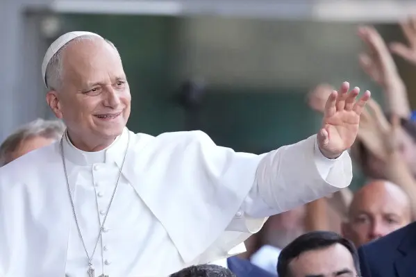 El papa León XIV permanece en recuperación tras ser intervenido quirúrgicamente por un tumor pulmonar en Roma./ AP