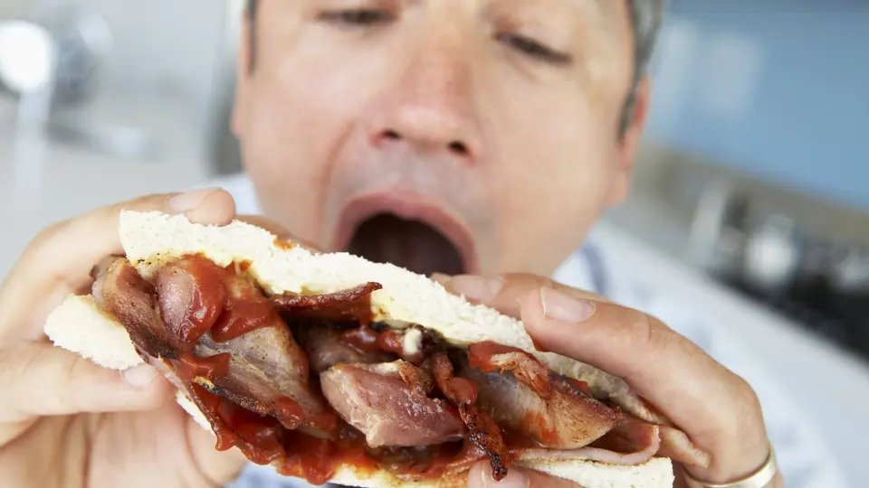 Las salchichas y los hot dogs forman parte de los productos que la IARC clasifica como carne procesada./istock