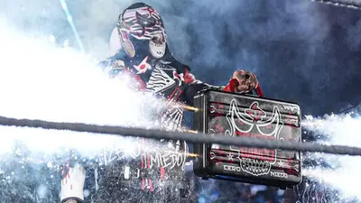 "Te lo mereces": Penta es vitoreado en Raw tras convertirse en Mr. Money in the Bank