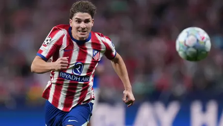 ¡Castigo al Barcelona! Los culés reciben insólita multa por intentar fichar a Julián Álvarez