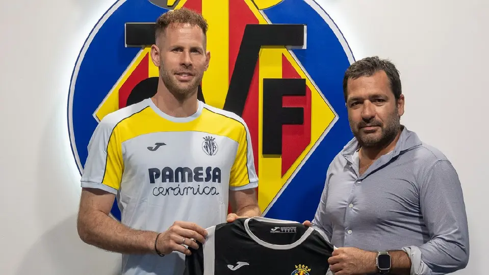 Gulacsi a su llegada al Villarreal | X:@VillarrealCF