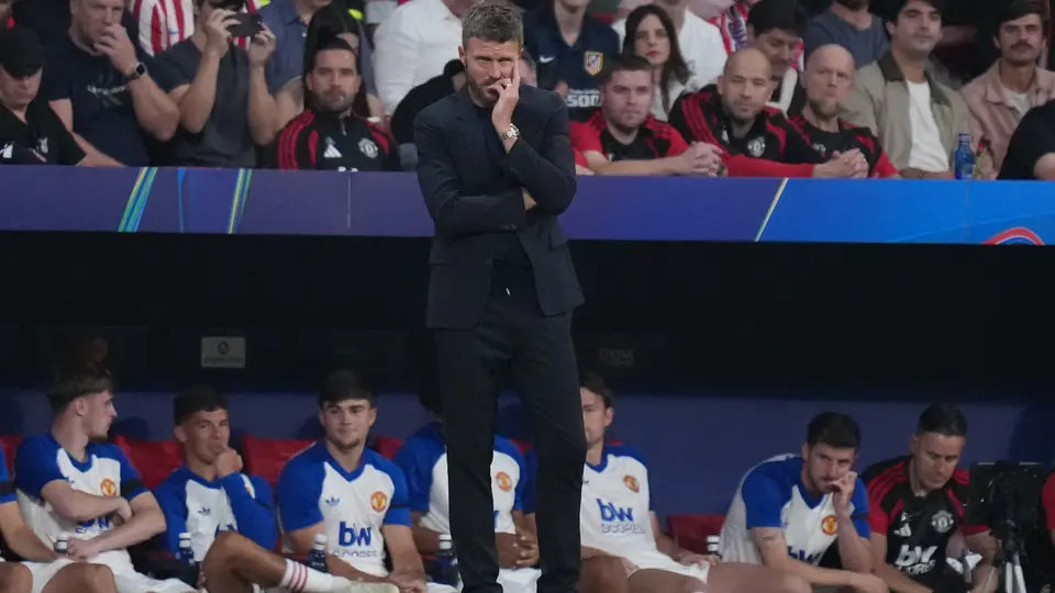 Michael Carrick lamenta el resultado al medio tiempo | AP
