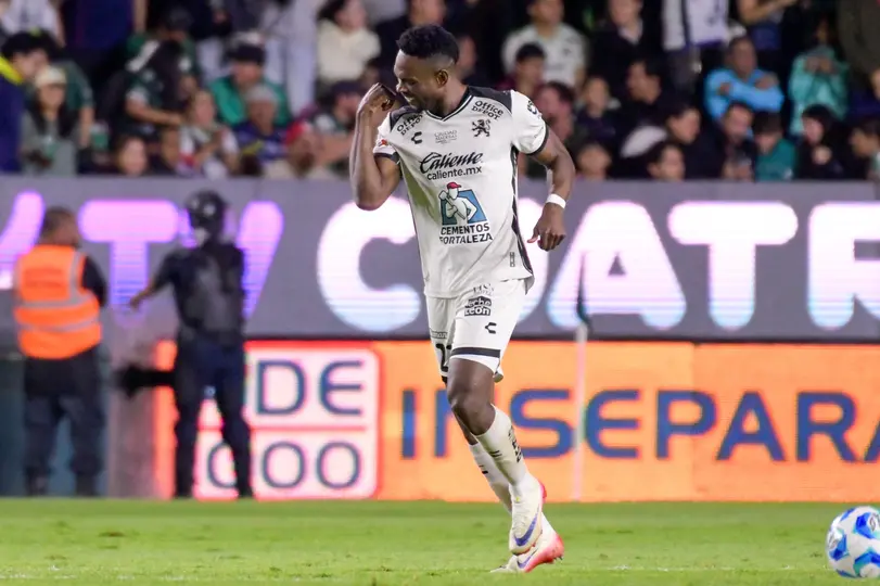 Diber Cambindo con León | IMAGO7