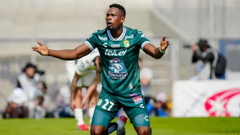 Diber Cambindo con León | IMAGO7