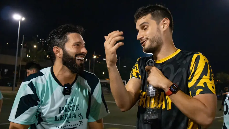Hubo un tiempo en que los dos influencers era amigos y compartían sus contenidos / FB: @PDenigrisOficiaal