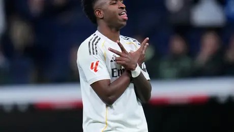 “No hay prisa por renovarlo”: Florentino Pérez habla sobre el futuro de Vinicius en Real Madrid