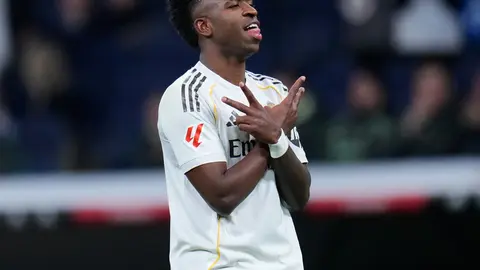 Real Madrid golea a la Real Sociedad y sueña con el liderato