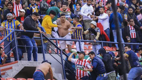 Violencia en las tribunas entre San Luis y Gallos Blancos l IMAGO7