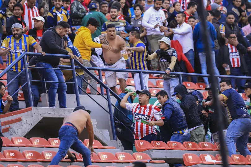 Violencia en las tribunas entre San Luis y Gallos Blancos l IMAGO7