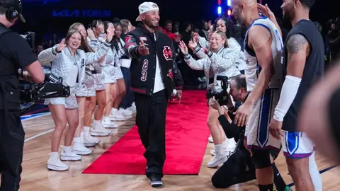 Mookie Betts en el juego de estrellas de la NBA | AP