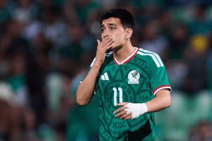 Sebastián Abreu prioriza el Mundial: "Lo importante es que Gilberto Mora llegue a la Copa del Mundo"