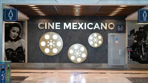 La iniciativa plantea mayores espacios para películas mexicanas en salas de cine comerciales. / iStock