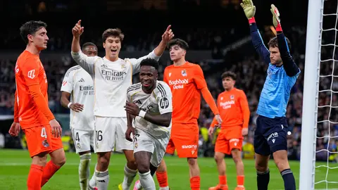 Vinicius Júnior anotando gol vs Real Sociedad en LaLiga | AP