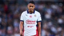 ¡Oficial! Chivas sufre la baja de Luis Romo previa al Clásico de Clásicos contra América