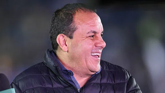 Cuauhtémoc Blanco protagoniza exótico baile en inauguración de nuevo proyecto