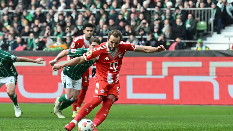 Karry Kane celebra uno de sus goles frente al Werder Bremen | AP