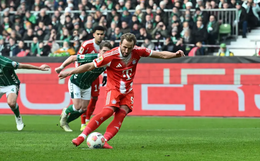 Karry Kane celebra uno de sus goles frente al Werder Bremen | AP