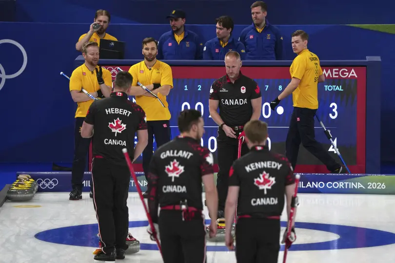 Suecia y Canadá protagonizaron una pelea por falta a las reglas | AP