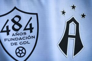 Atlas lanza jersey conmemorativo previo a duelo ante Pachuca
