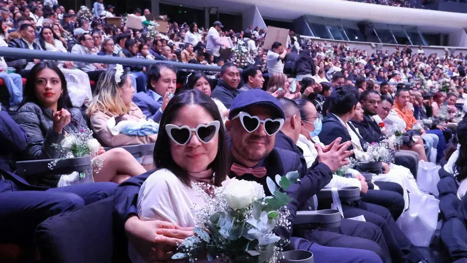 Más de 2 mil 300 parejas se juraron amor eterno en una ceremonia masiva / FB: @ClaraBrugadaM