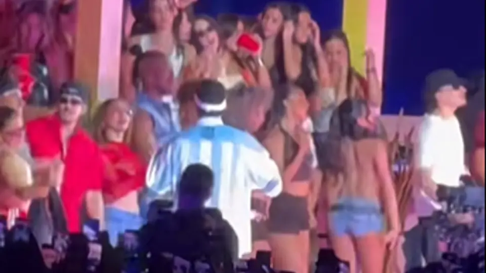 Bad Bunny en su casita en el Monumental l CAPTURA