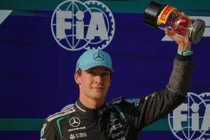 George Russell gana la carrera sprint del Gran Premio de China; Checo Pérez terminó en la posición 19