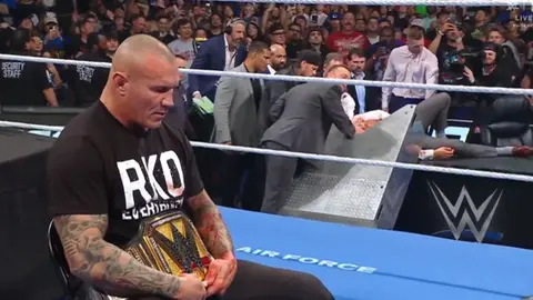 Randy Orton atacando brutalmente a Cody Rhodes | Captura de Pantalla WWE