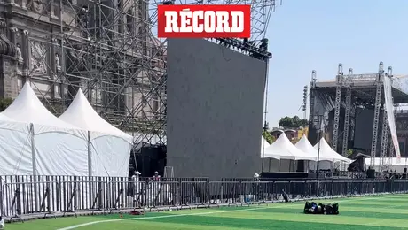 Zócalo de la CDMX presenta desniveles marcados previo a la Megaclase de Futbol