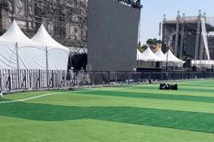 Zócalo de la CDMX presenta desniveles marcados previo a la Megaclase de Futbol