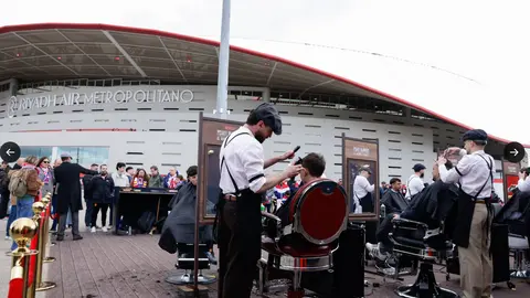 Stand de peluquería afuera del Riyadh Metropolitanto l X: @Atleti