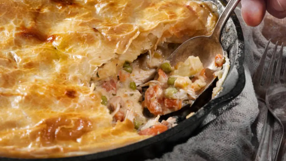 El tradicional pastel de pollo será uno de los platillos principales que degustarán las estrellas de Hollywood tras la ceremonia. / iStock