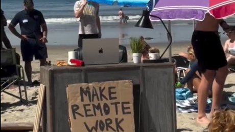 VIDEO: Trabajadores remotos convierten la arena de Pacific Beach en oficina frente al mar